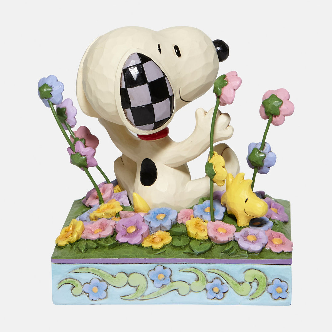 Snoopy in flowers